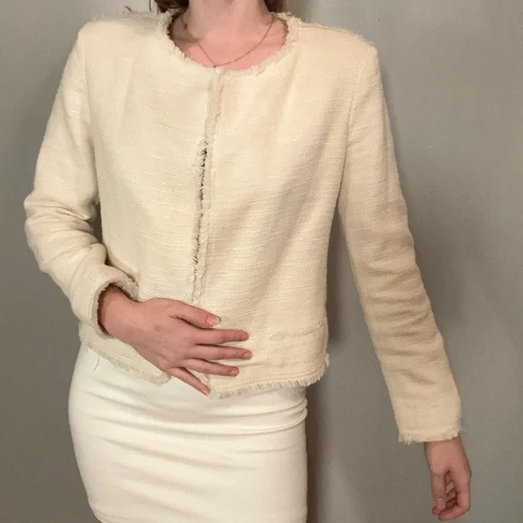 Club Monaco Ivory Blazer with fringe. - Picture 5 of 9